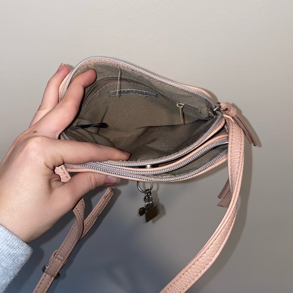 Reaction Kenneth Cole Small Crossbody 👜 - Picture 5 of 6